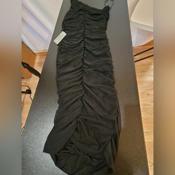 Love X Design NWT Black One-Shoulder Ruched Bodycon Dress - Size M - Picture 6 of 9